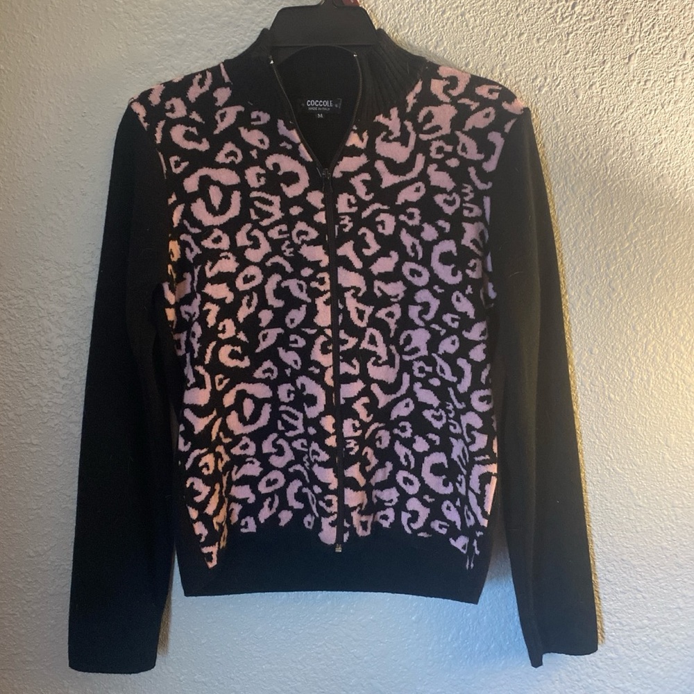 Coccole pink and black animal printed sweater made in Italy